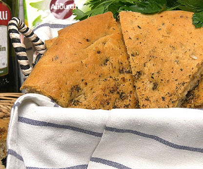 Фокачча с чесноком и пряными травами