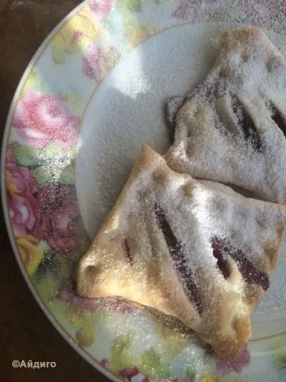 Слойки с ягодами