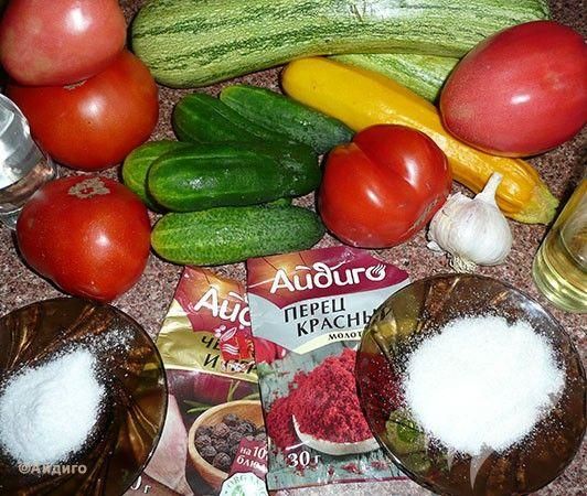 Кабачки и огурцы в томатном соке