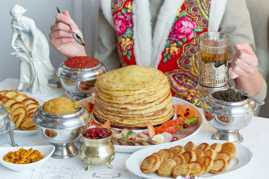Масленица: русские традиции и рецепты блинов со всего мира