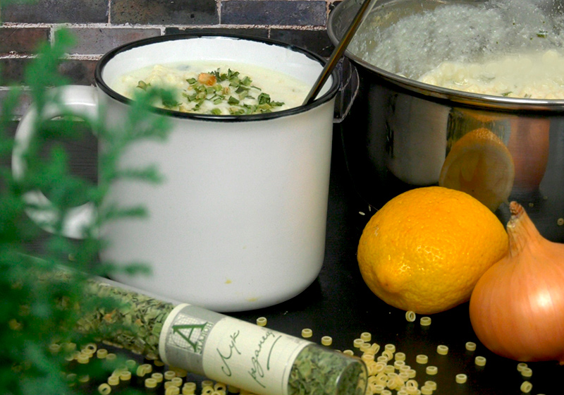 Греческий суп с яйцом и лимоном «Авголемоно»