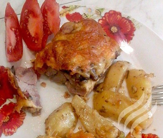 Мясо по-французски с молодым картофелем и грибами