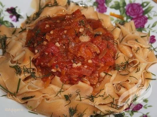 Домашняя паста с томатным соусом