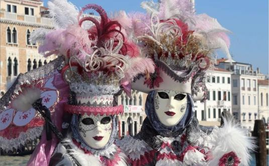 карнавал в Италии.jpg