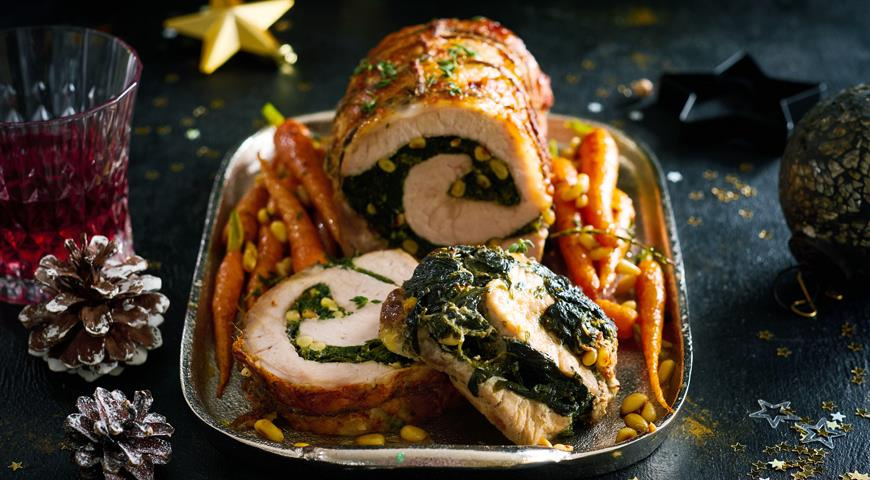 Рулет из свиной корейки со шпинатом и орехами