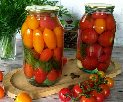 Маринованные томаты с морковной ботвой