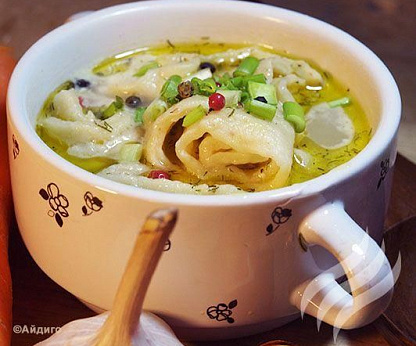 Суп с сырными рулетиками