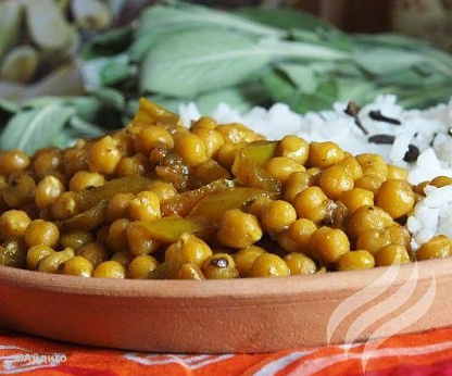 Карри с нутом и овощами