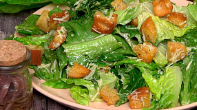 Настоящий салат «Цезарь» по рецепту Кардини