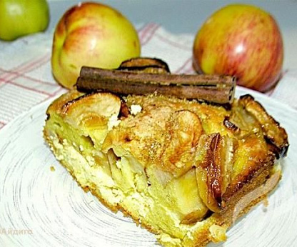 Шарлотка с творогом