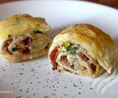 Рулетики с сыром и грудинкой