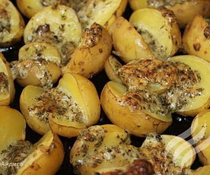 Молодой картофель с прованскими травами