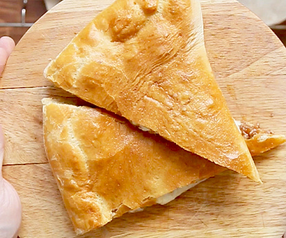 Кальцоне болоньезе