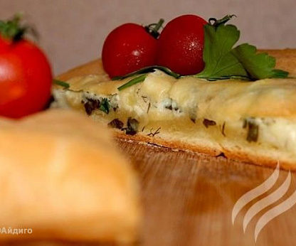 Пирог с картофелем, брынзой и зеленью