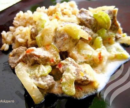 Мясо с сельдереем и сливками