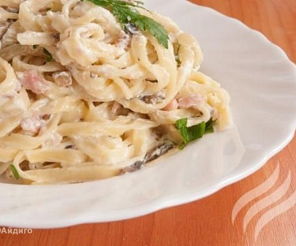 Фетуччини с ветчиной и грибами