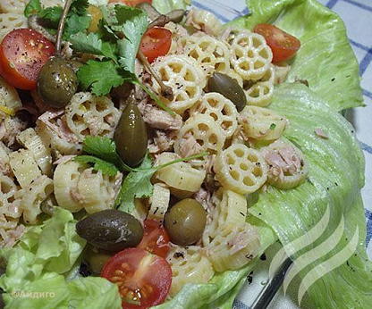 Теплый салат с тунцом