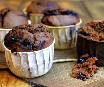 Шоколадные кексы с черникой