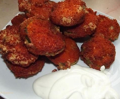 Кабачок в кляре со сметанным соусом