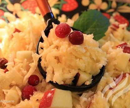 Салат с репой, яблоком и корицей