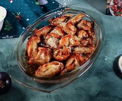 Куриные крылышки, запеченные со сливой