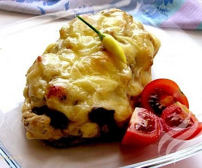Куриное филе, запеченое с грибами