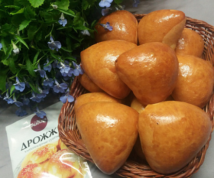 Пирожки с яблоком и брусникой