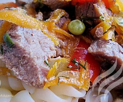 Мясо, тушённое с овощами