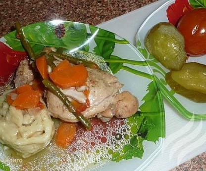 Курочка с рулетиками и овощной подливой
