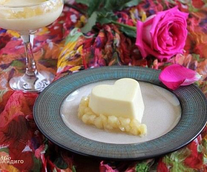 Панна котта со вкусом корицы и шафрана