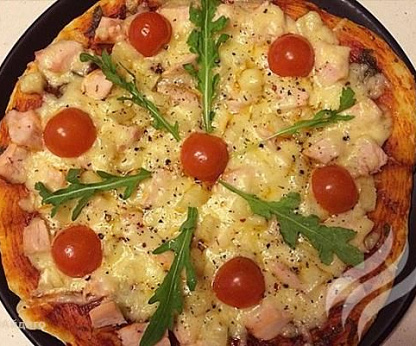 Пицца «Гавайская» с ананасом и курицей