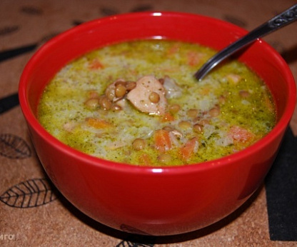 Сливочный суп с курицей и чечевицей