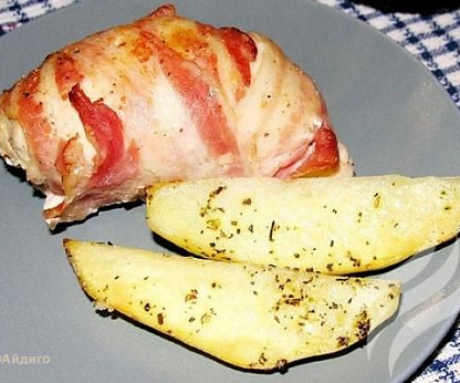 Курица, запеченная в беконе