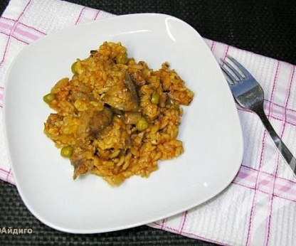 Печень куриная с рисом и горошком