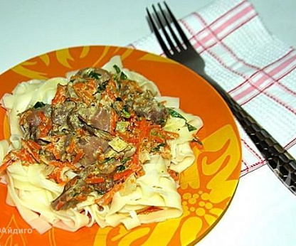 Куриные желудки, тушенные со сметаной