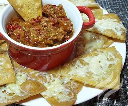 Начос с сыром и мексиканским соусом