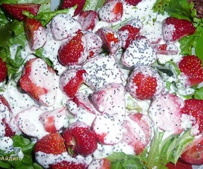 Салат с клубникой