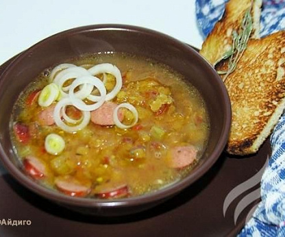 Суп чечевичный с охотничьими колбасками