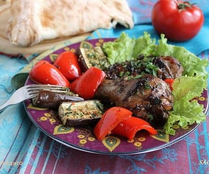 Ароматная курица с овощами