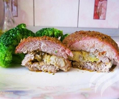 Рулет из свинины с грушами