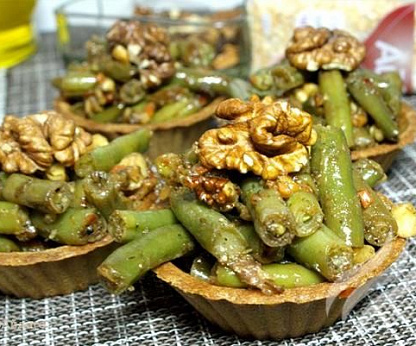Стручковая фасоль с грецким орехом