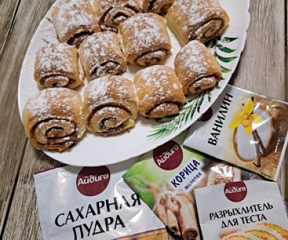 Творожные рулетики с сахаром и корицей