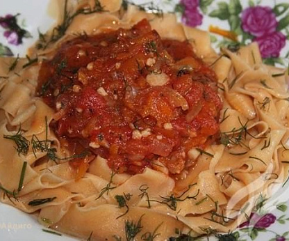 Домашняя паста с томатным соусом
