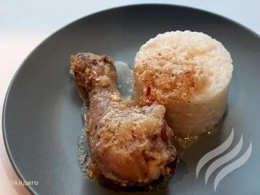 Куриные голени в луковом соусе.