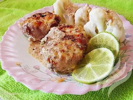Котлеты под сыром в сливочном соусе