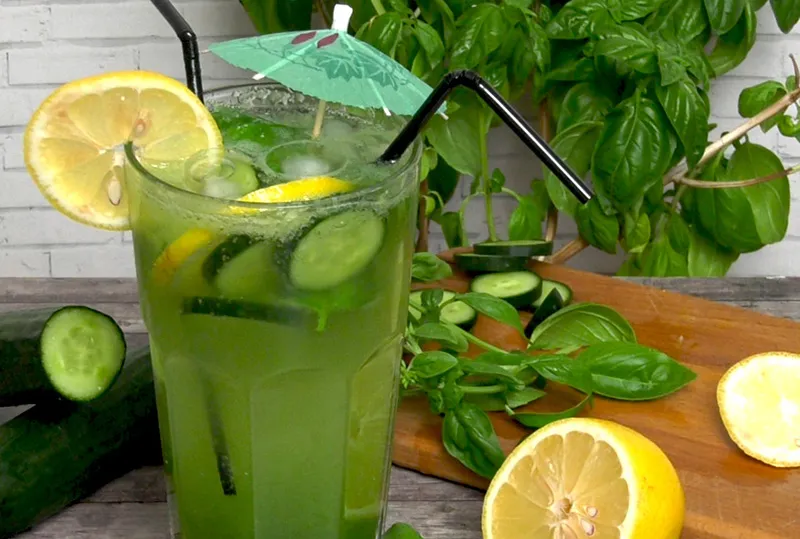 Огуречная содовая с базиликом