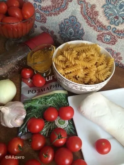 Запеченная паста с томатным соусом и моцареллой