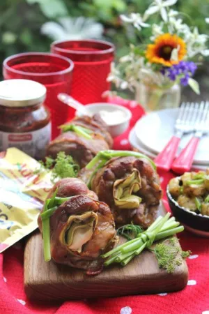 Рулетики из свинины с кабачком