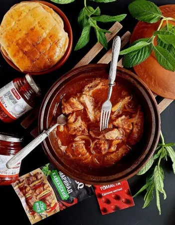 Свинина в собственном соку на кеци