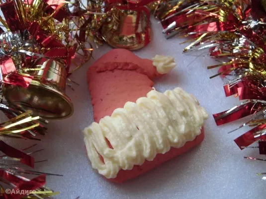 Рождественское печенье "Красные колпачки"
